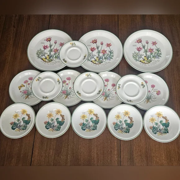 Vintage Wedgwood Enoch Florabunda Botanical/Floral Saucer Plates - Picture 5 of 5